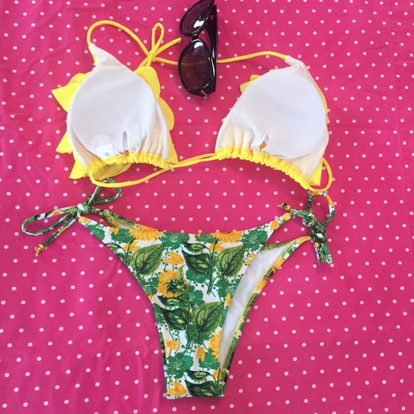 SOLD! 🌸 Ruffle Sunflower Bikini! - Picture 5 of 5